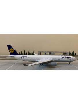 J FOX 1:200 LUFTHANSA AIRBUS A330-300