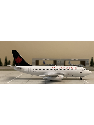 INFLIGHT 1:200 AIR CANADA BOEING 737-200 INFLIGHT 1:200 AIR CANADA BOEING 737-200