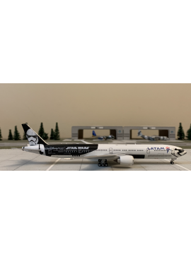 PHOENIX 1:400 LATAM BOEING 777-300ER