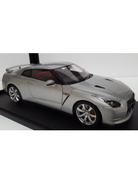 AUTOART 1:18 NISSAN GTR R35