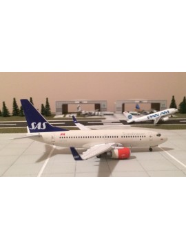 AVIATION 1:200 SCANDINAVIAN AIRLINES BOEING 737-700