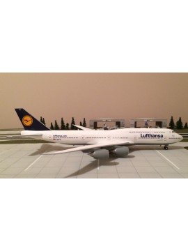 HERPA WINGS 1:200 LUFTHANSA BOEING 747-8