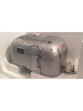 MOTORCITY CLASSICS 1:18 ALUMINUM CAMPER TRAILER 