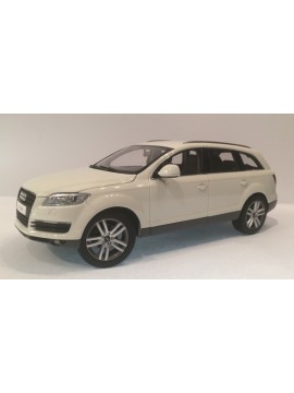 KYOSHO 1:18 AUDI Q7