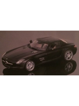 MINICHAMPS 1:18 MERCEDES BENZ SLS AMG 2010